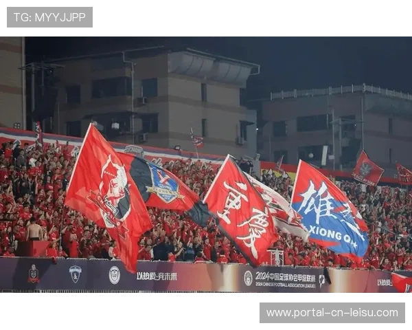 球迷远征军组织，客场助威成比赛亮点