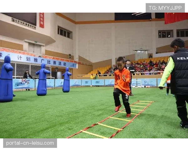 特鲁瓦俱乐部与当地中小学合作,推广“足球进课堂”计划 特鲁瓦俱乐部与当地中小学合作,推广“足球进课堂”计划