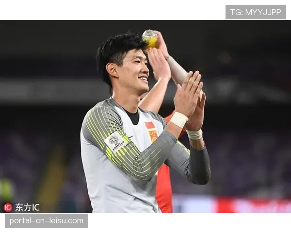 特写：门将颜骏凌扑出关键点球，赛后坦言“那是直觉与研究的结合”
